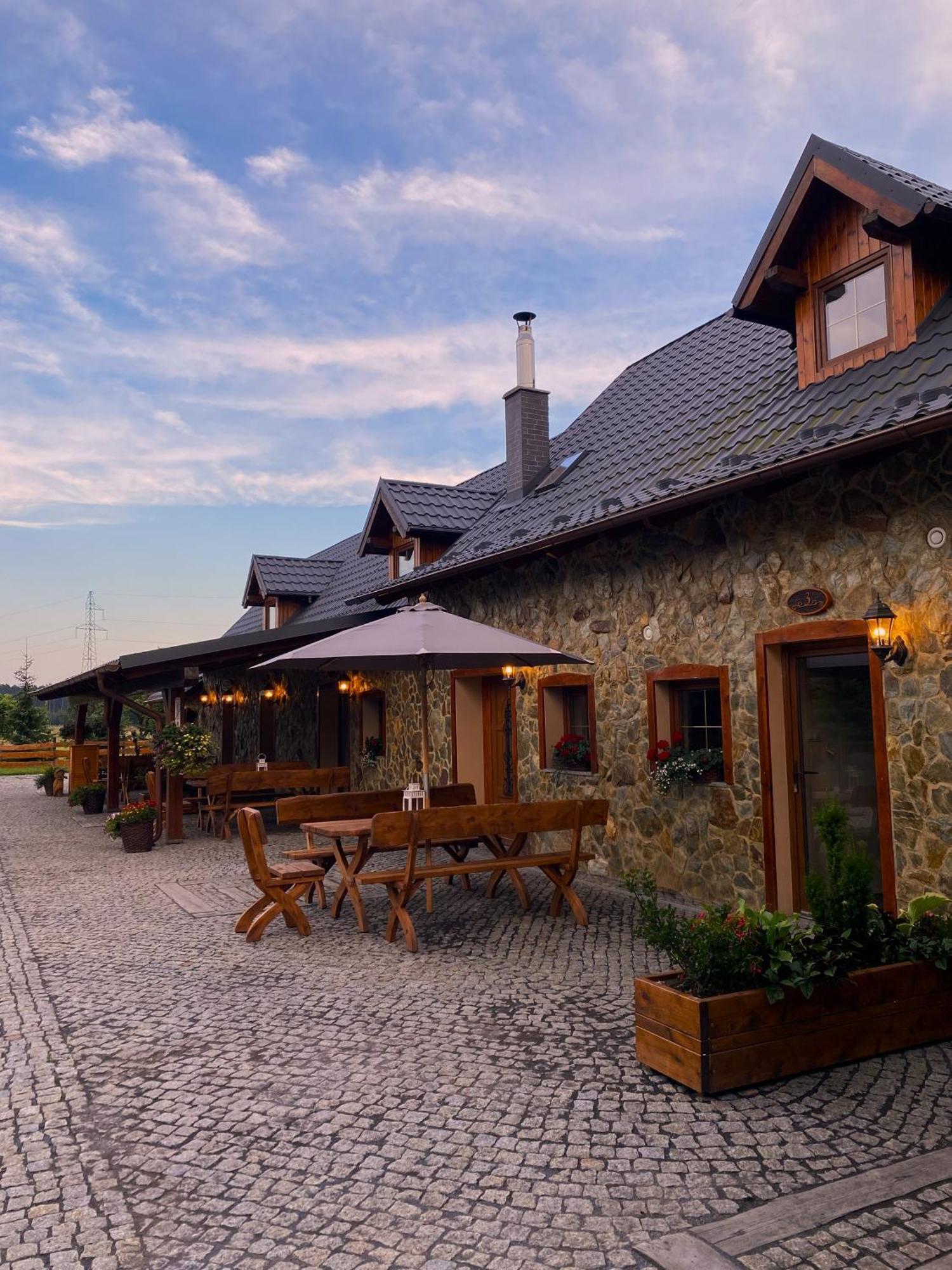 Aparthotel Kamien I Sowa à Lipinki Łużyckie Extérieur photo
